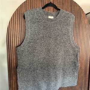 H&M women’s Gray oversized sleeveless sweater